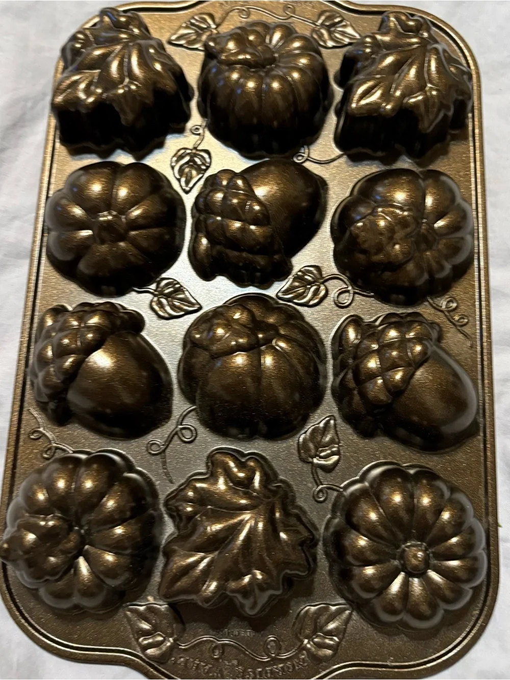 Nordic Ware Metallic Bronze Autumn Leaf & Gourd Bake Pan